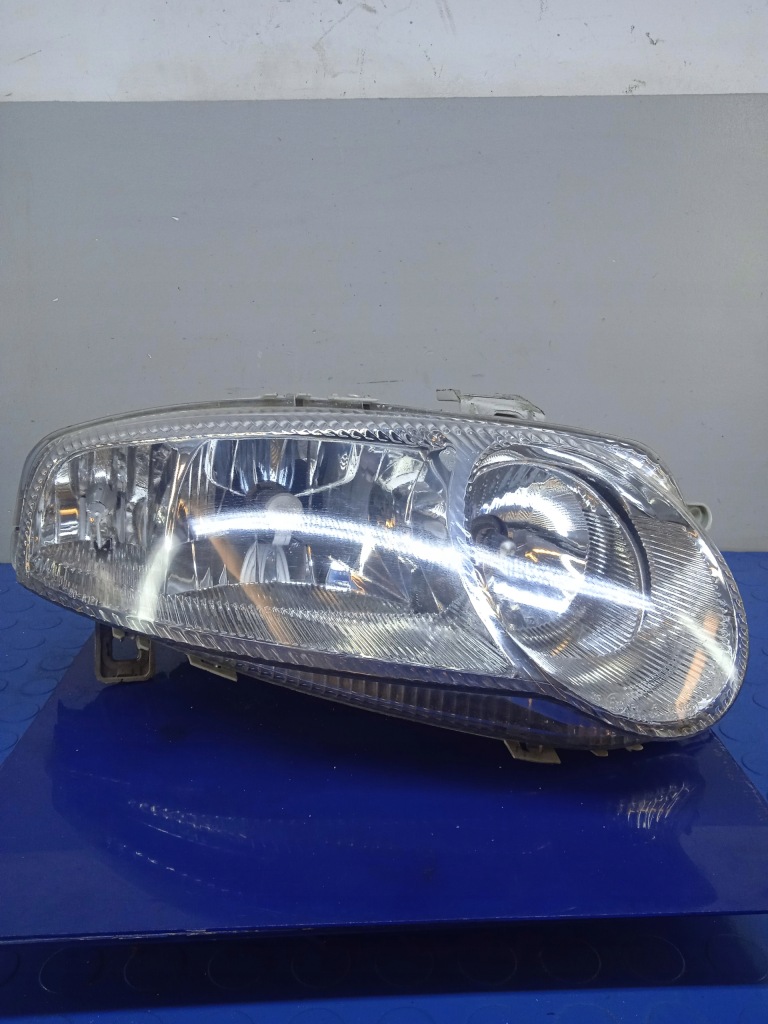 Купити Alfa romeo 147 лампа фара правий 20-a121b