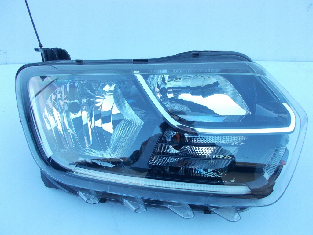 фото №1, Фара лампа dacia duster ii 2 led ładna 260101133r права