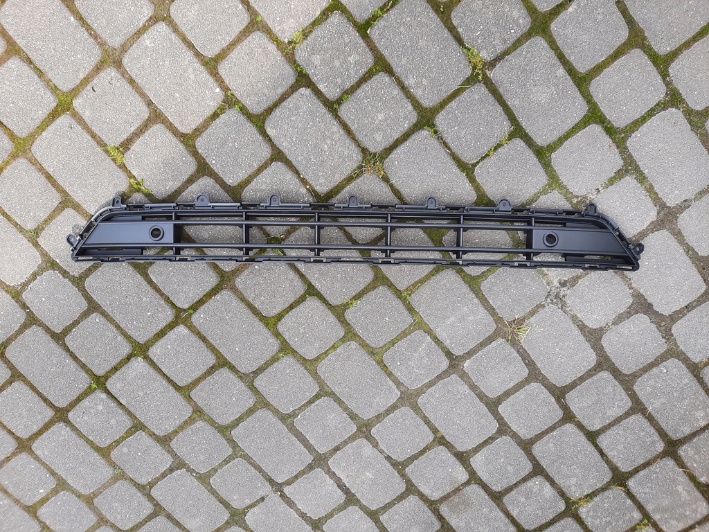 фото №1, Решітка бампера volvo xc40 2018- середина