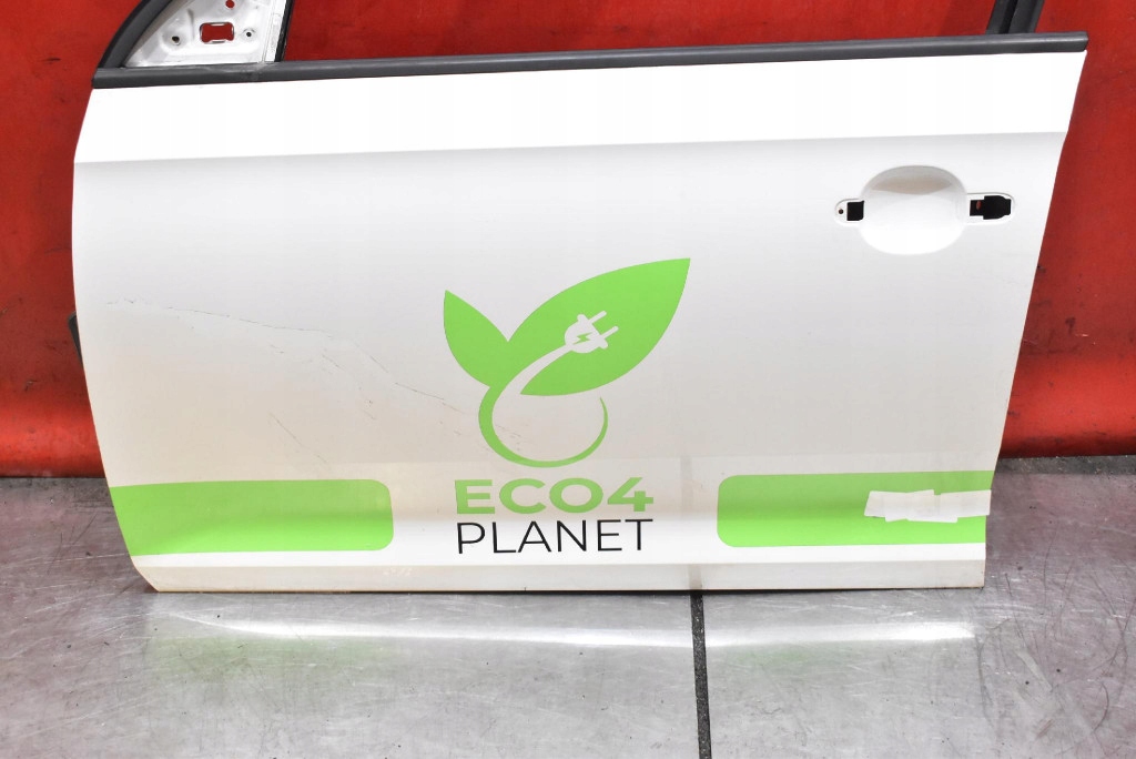 Дверь левая перед передние lf9e skoda rapid универсал spaceback рестайлинг  17-19 Доставка