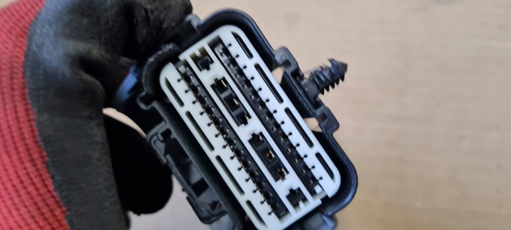 Купить Chrysler pacifica 2022 штекер колодка соединитель jeep dodge 80043508a01b