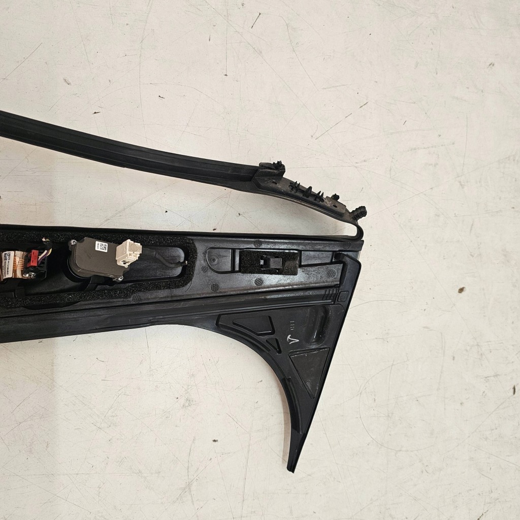 фото №10, Молдинг защита стойка камера левая tesla x plaid 2022r 1751462-00-b