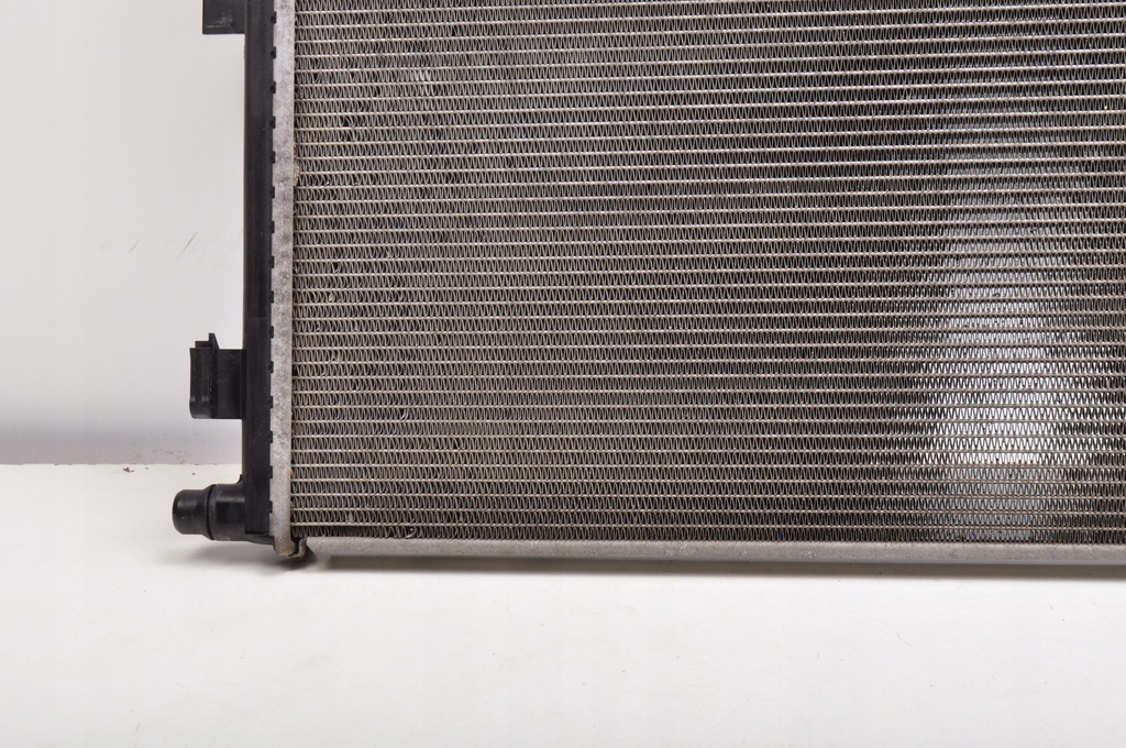 фото №11, Aston martin db11 радіатор