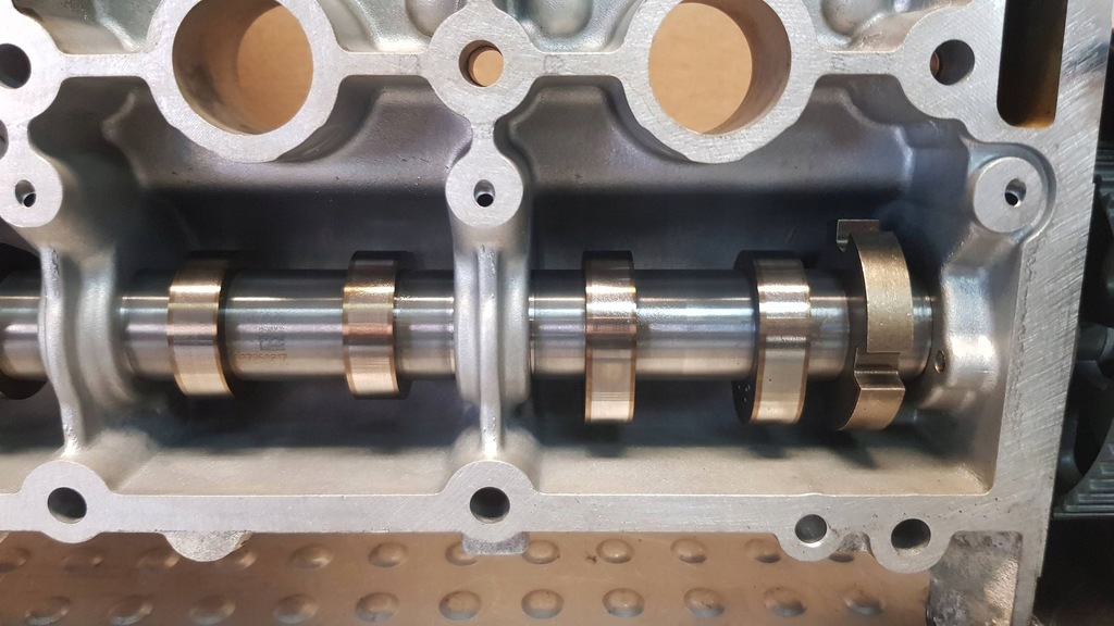 фото №5, Крышка клапанов валы 04c103479k vw golf vii t-cross scala a1 1.0tsi chz