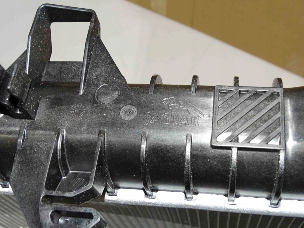 Оригінальна радіатор води jaguar f-type 3.0 5.0 Доставка