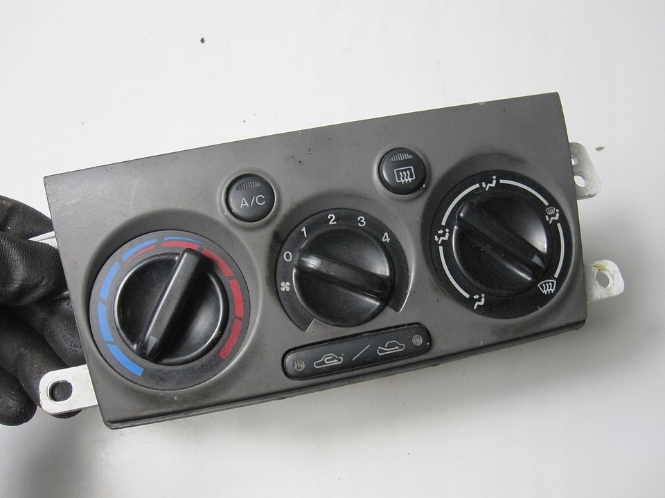 фото №1, Панель кондиционера mazda premacy 00r