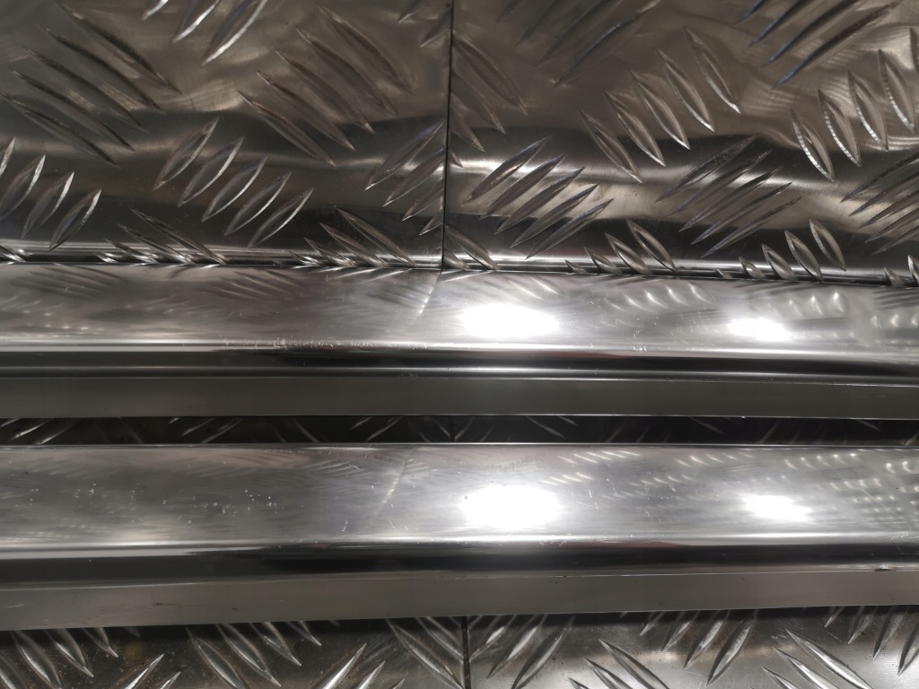 Рейлинг крышный левое  правый  комплект audi q7 4l0 в Украине