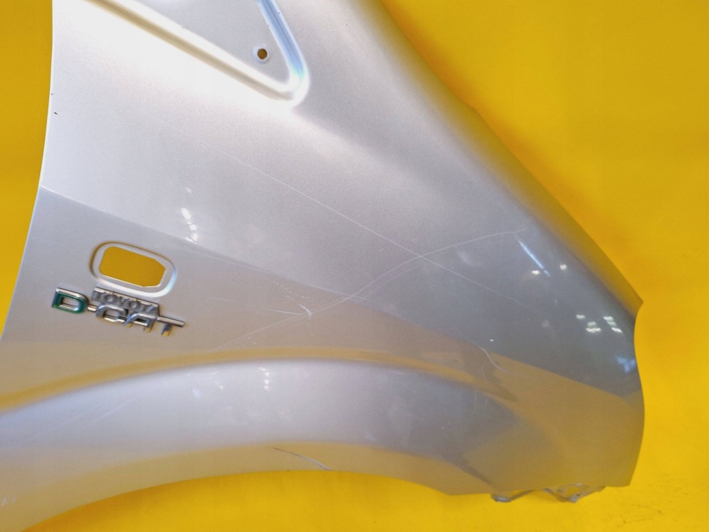 Крыло правый перед передний toyota verso 2 lak: 1c0 nr615 Киев