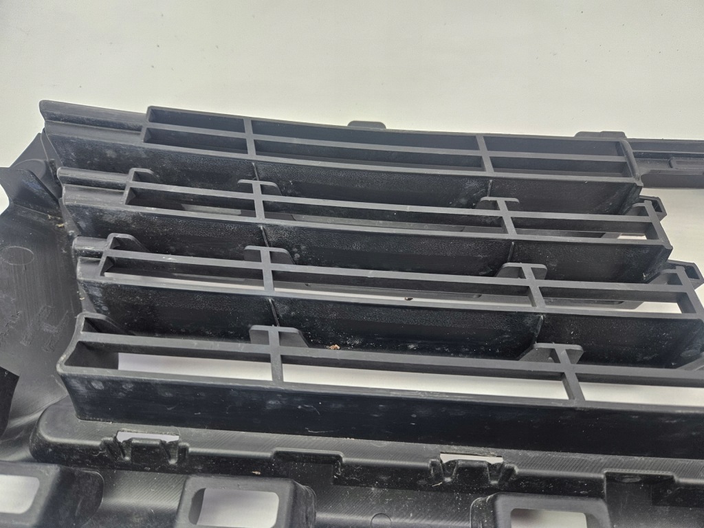 фото №15, Peugeot 308 ii t9 lift 2017 - решётка средняя бампера перед радар