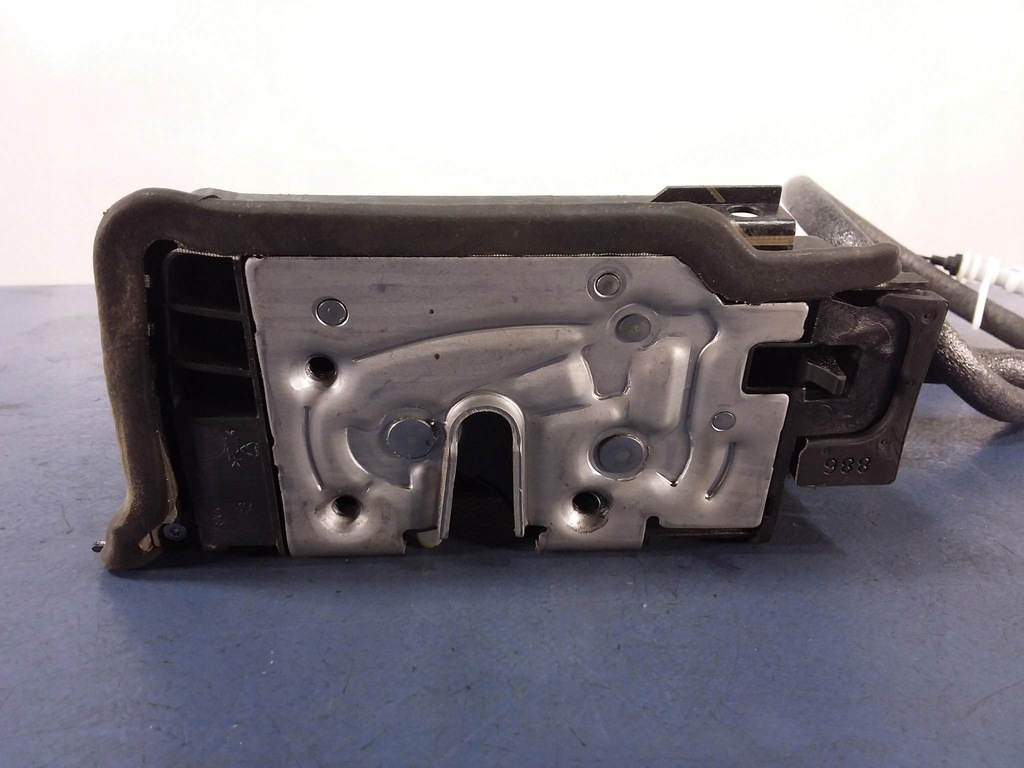 фото №4, Bmw 7 g11 g12 замок двері задня правий 4 pin 2581870