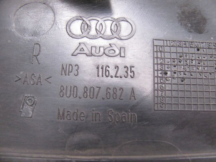 фото №9, Audi q3 решітка бампера права 8u0807682a