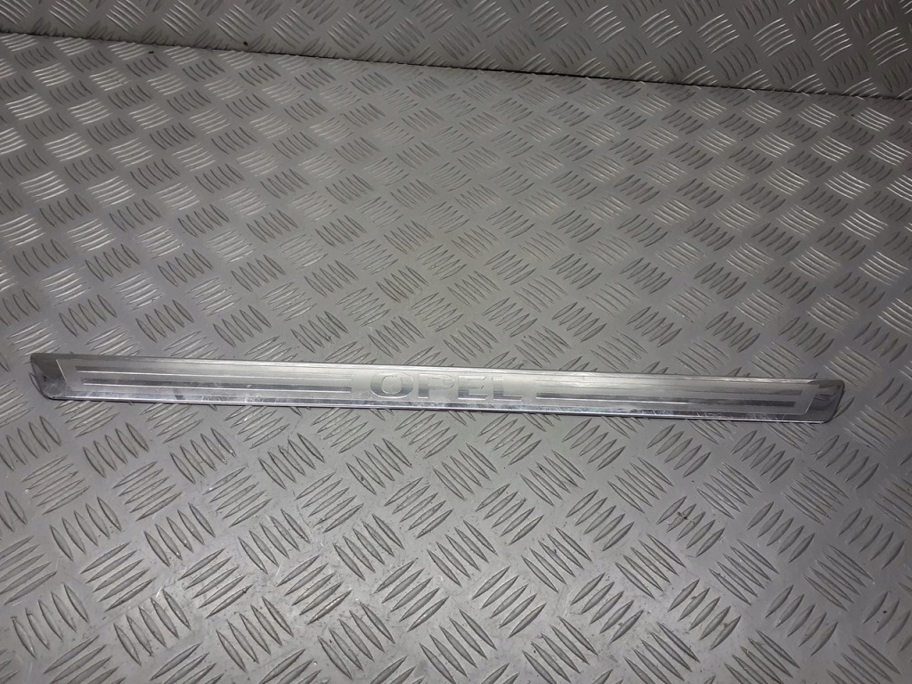 Купить Накладка порог правый перед opel astra j 13349242