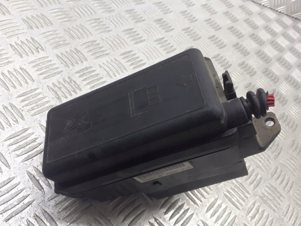Купити Коробка запобіжників mini one r50 1.6 16v 690664-02