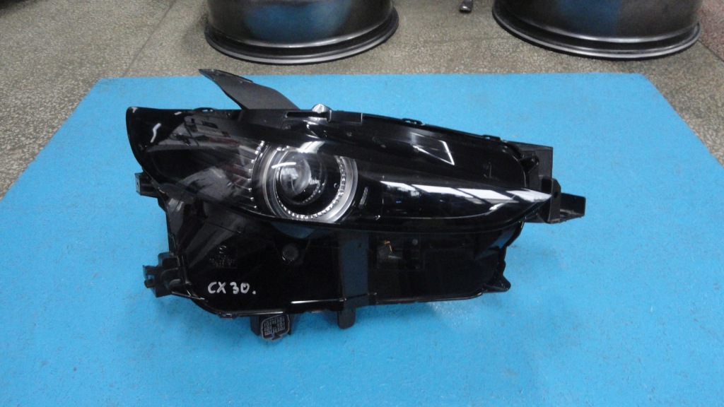 Купити Mazda cx30 cx-30 full led фара правий dgj1-51030