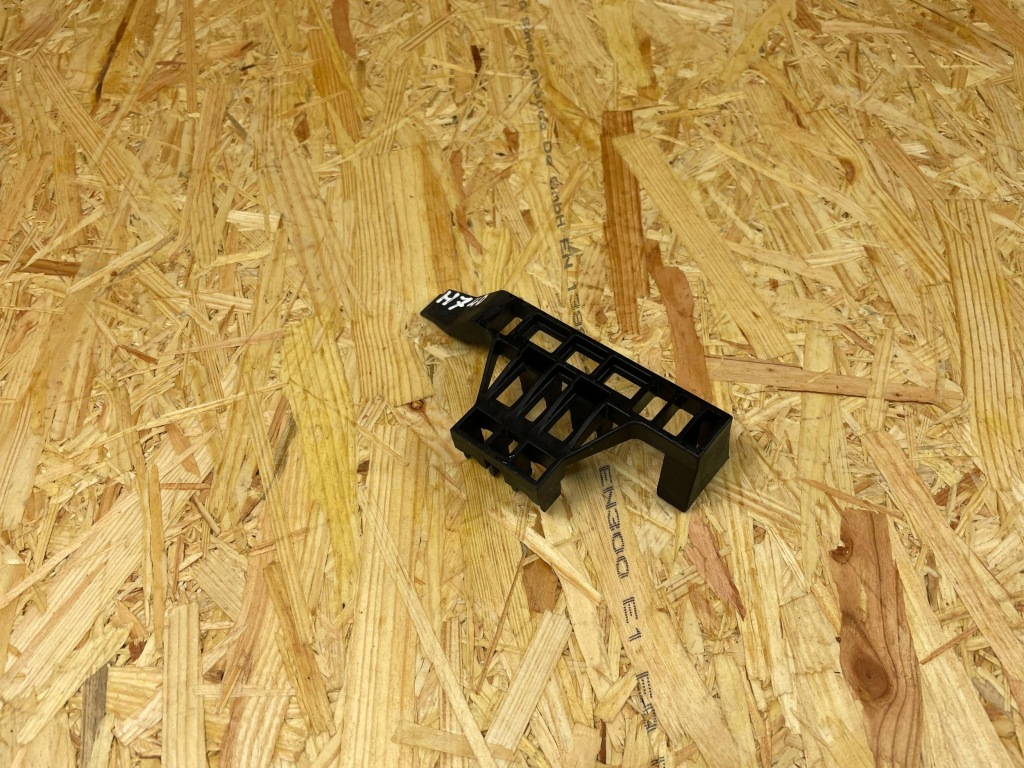 Кронштейн кронштейн кронштейн  радіатора поперечина porsche panamera 970 97010627150 Київ