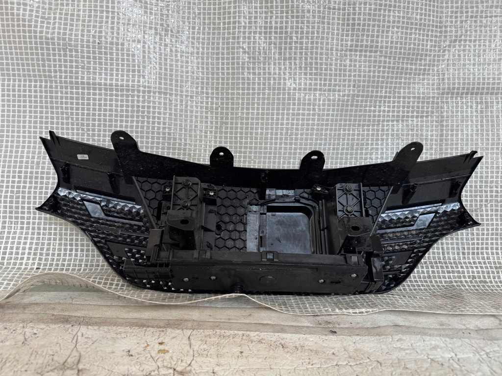 фото №3, Dacia spring решётка радиатора