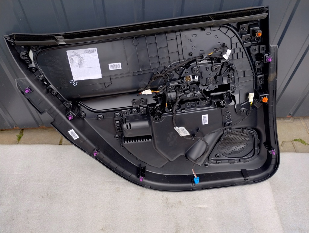 Купить Обивка обшивка дверь задняя mercedes eqa eqb x243amg правая левая