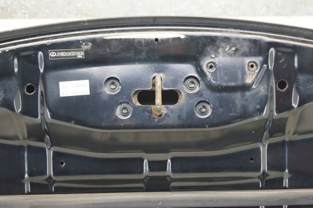 Капот крышка двигателя перед lexus is 2 is220 Недорого