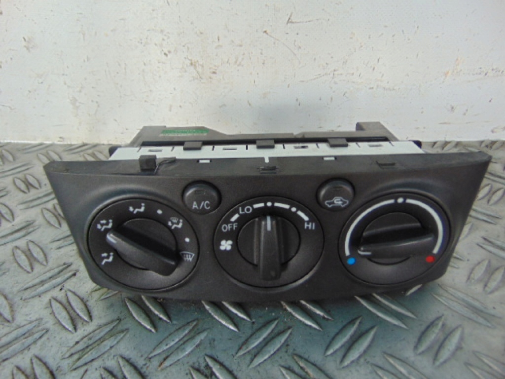 фото №1, Toyota avensis панель управляющий ---