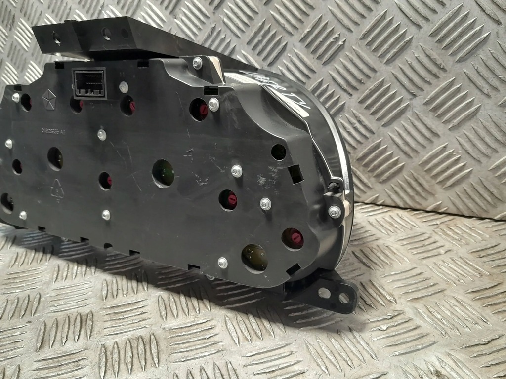 фото №10, Jeep cherokee liberty счетчик приборы 3.7 p56010462ah