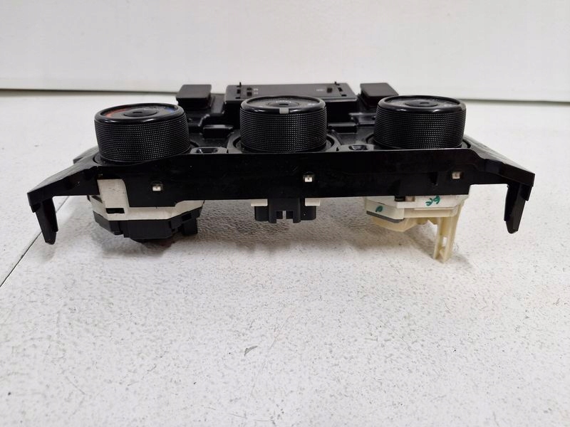 фото №11, Toyota matrix 2 ii e140 панель обдув кондиціонера перемикачі годинник