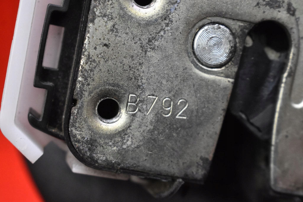 фото №7, Замок двері правий перед передній eu 50513051 alfa romeo 159 kombi 05-11