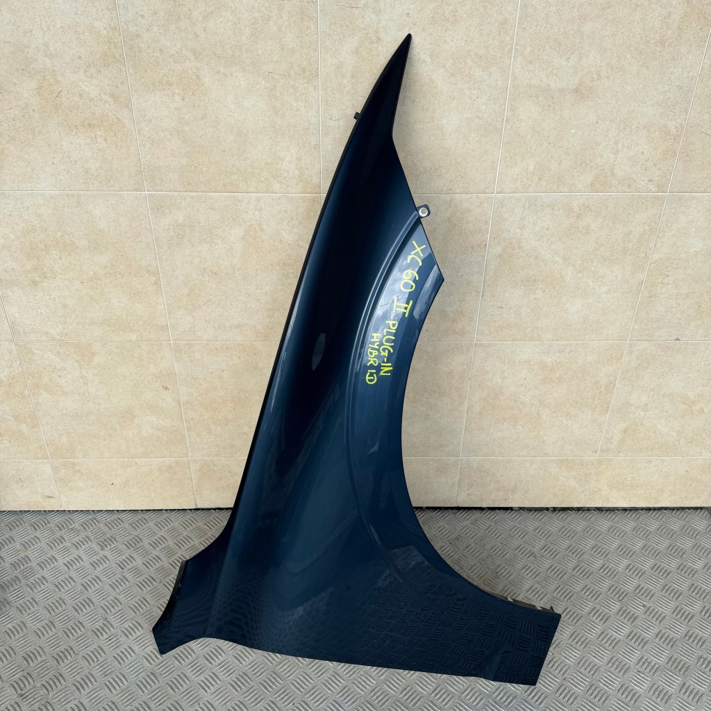 фото №1, Крыло передний правый volvo xc60 ii plug-in 2021 rok