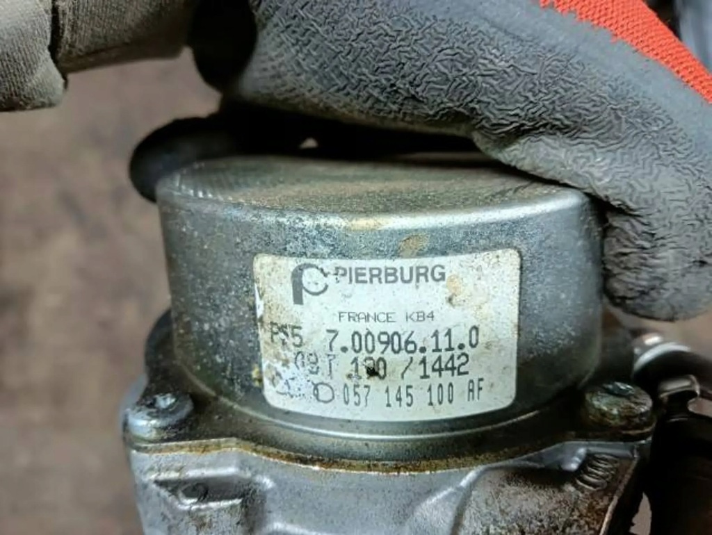 фото №5, Audi a4 b8 a5 8t 2.7 tdi шланг вакуумa 8k0611931al