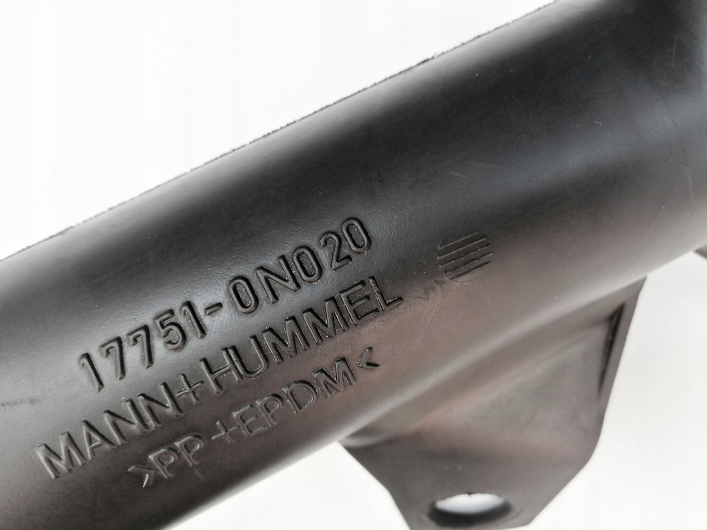 фото №3, Toyota yaris 1,4d4d труба впуск воздуха