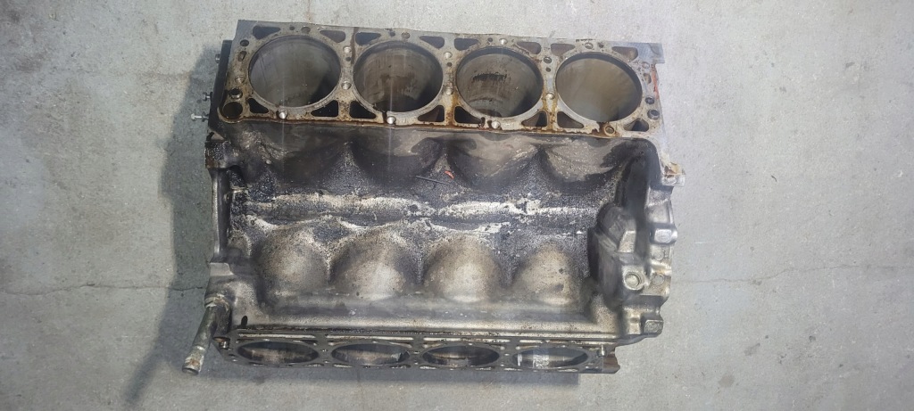 Напрямна з двигун mercedes w126 sec 5,6 560 m117968... поршень Ціна