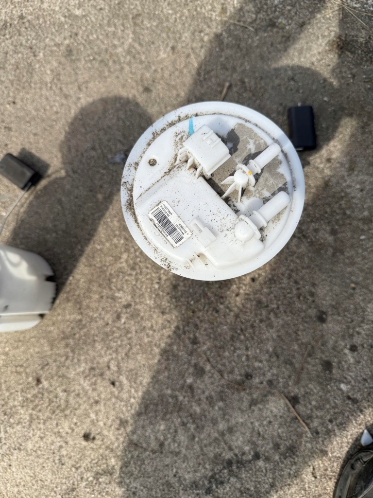 фото №1, Насос топлива trafic iii 172027392r