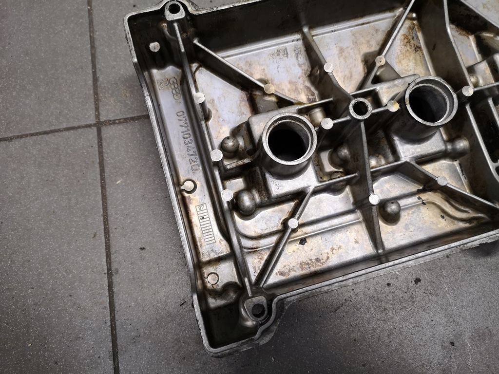 фото №10, Крышка клапанов правая audi a8 d2 3.7 077103472d