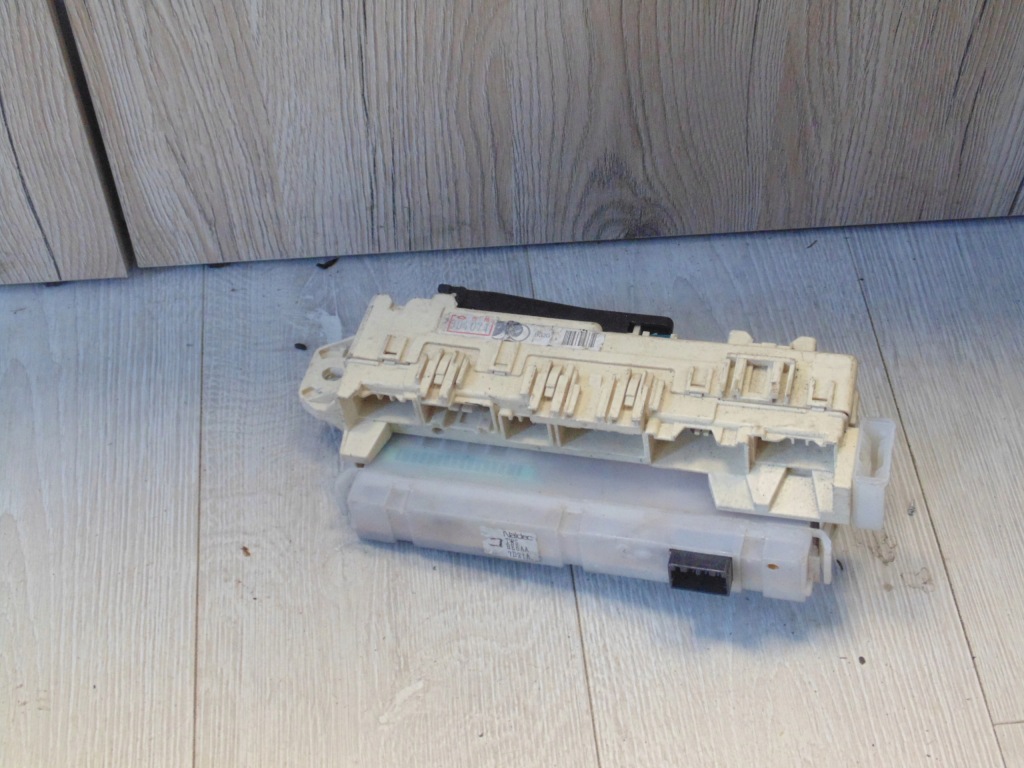 фото №2, Коробка запобіжників mazda 323f