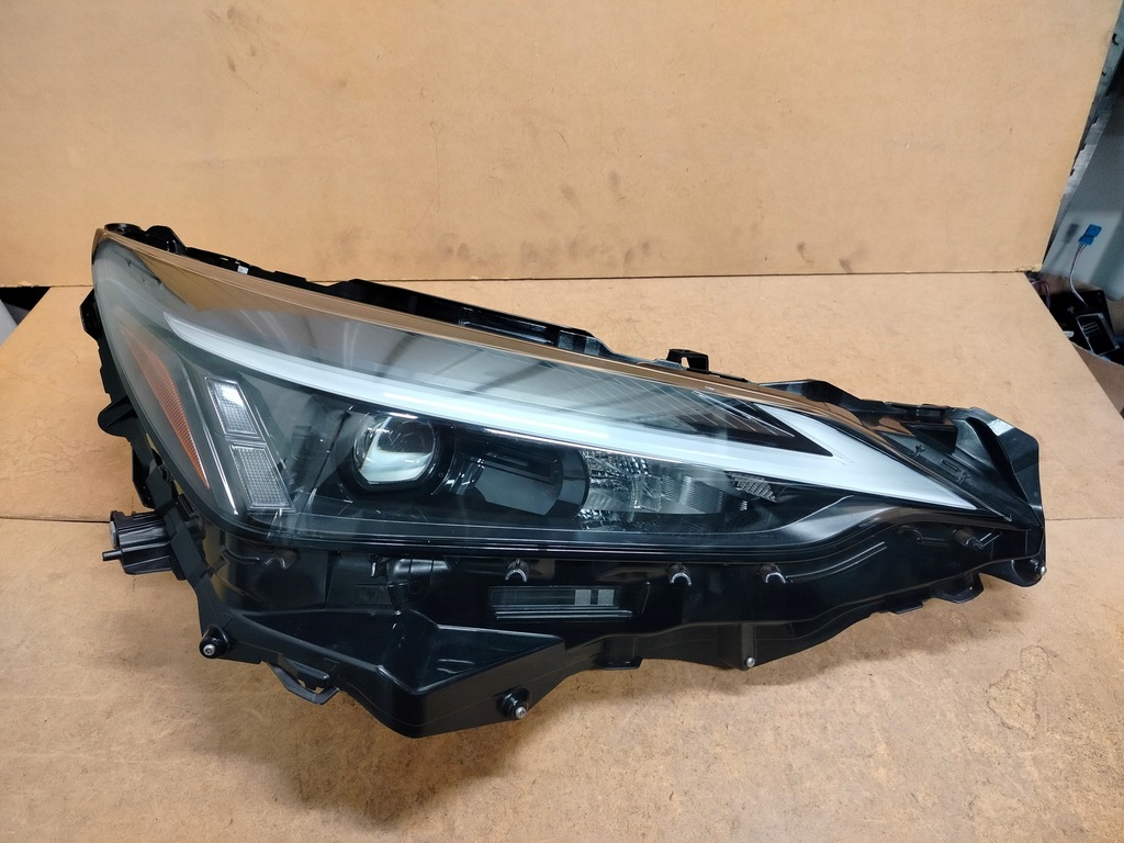 фото №1, Lexus nx ii led лампа права