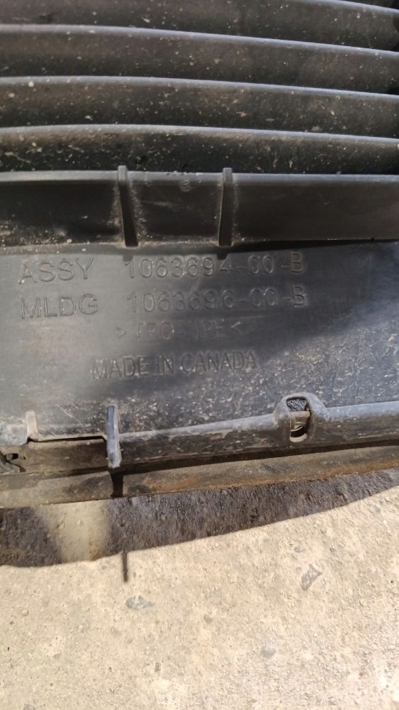 Подкрылок передние перед сторона правая tesla model s 106369600b Киев