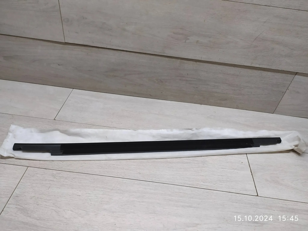 фото №8, 10215. bmw x1 u11 молдинг уплотнитель левый задняя 9451535