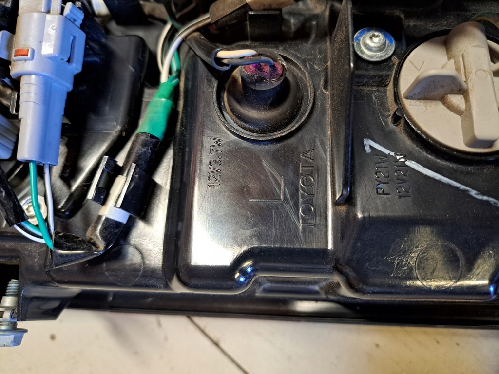 фото №8, Toyota hilux viii лампа задня ліва 0k187 35677