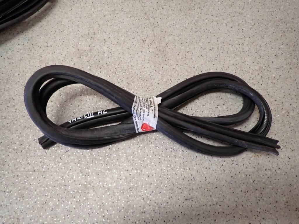 фото №1, Toyota yaris iii 11- прокладка дверь задняя левых