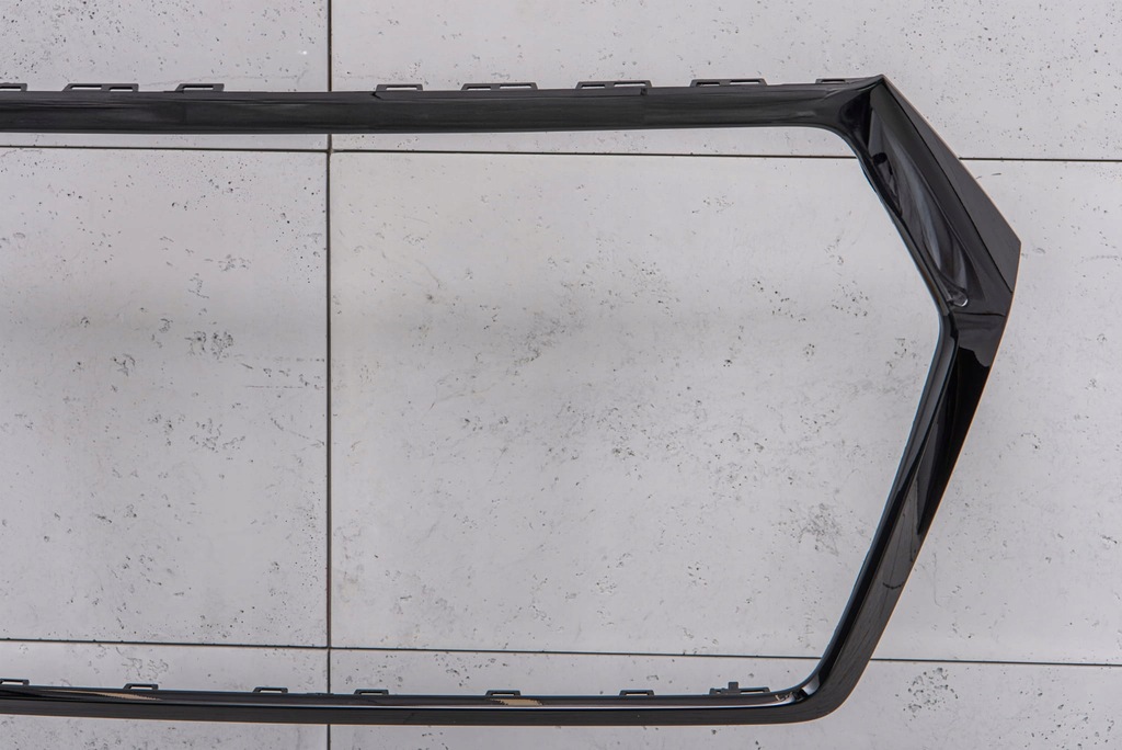 фото №14, Audi q7 sq7 4m 15-20 przed faceliftingiem czarna рамка решетка 4m0853651b