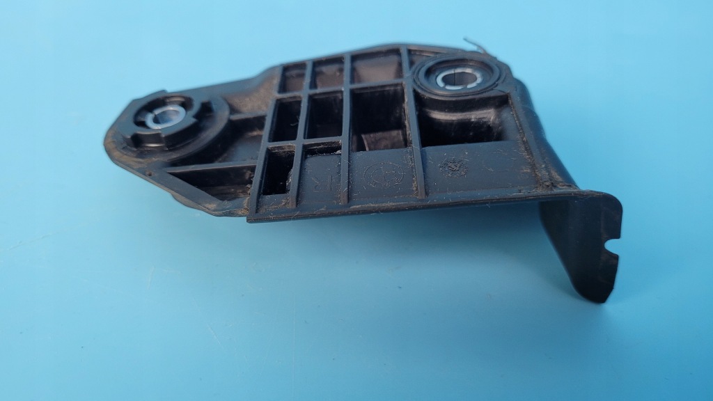 Bmw 5' g31 518d touring 18r ограничитель крышки багажника правый 7390424 в Украине