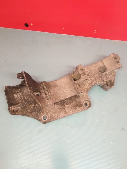 фото №1, Кронштейн двигателя vw sharan 046903143c