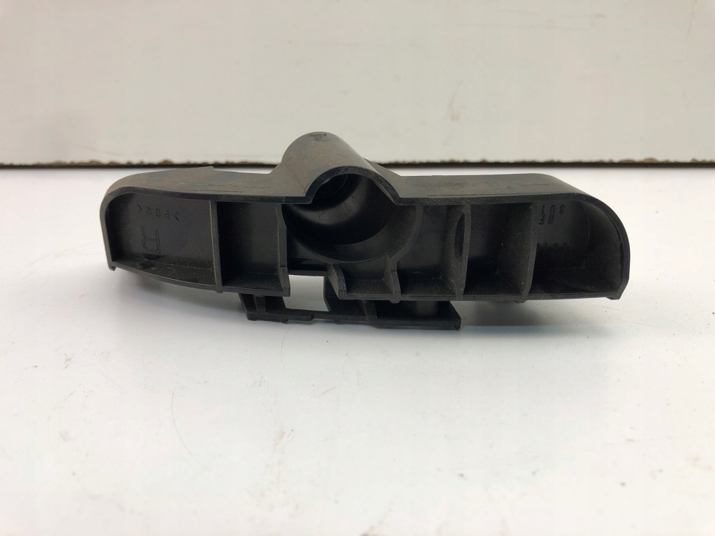 фото №1, Lexus ct напрямна кронштейн бампера правий задня 52562-76010