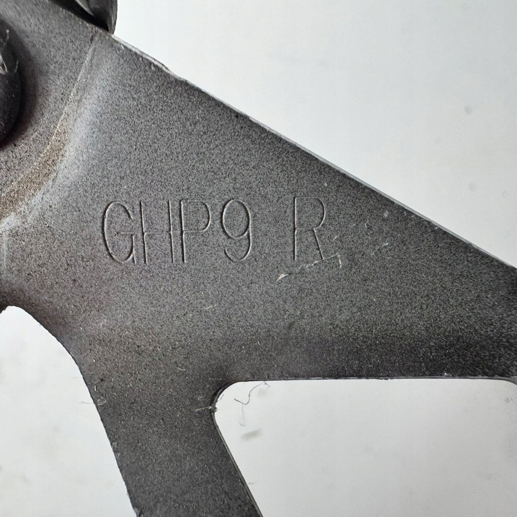 Петли капота левое  правый  комплект mazda 6 gh оригинальный номер оригинал ghp9 Киев