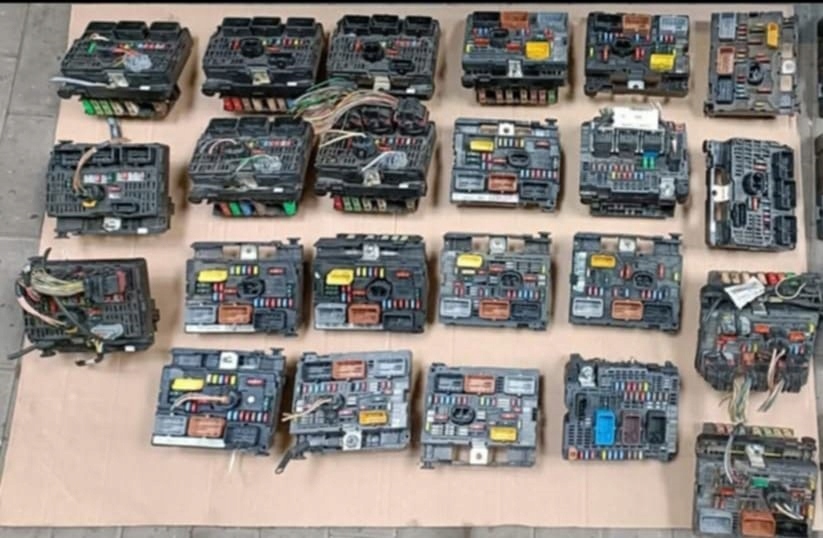 фото №1, Коробка запобіжників moudł bsm bsi uch peugeot citroen різні номери