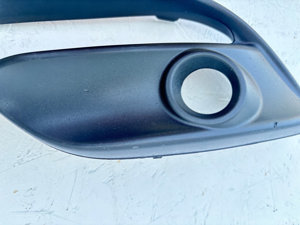 Купити Mazda 3 3 рестайлінг  решітка бампера права bajc-50c11 ліва bajc-50c21 комплект