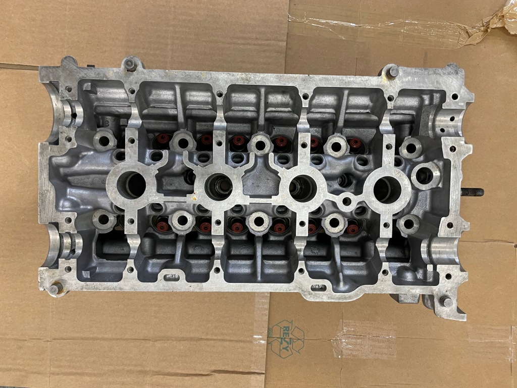 фото №1, Головка двигуна megane iii scenic iii 1.6 16v