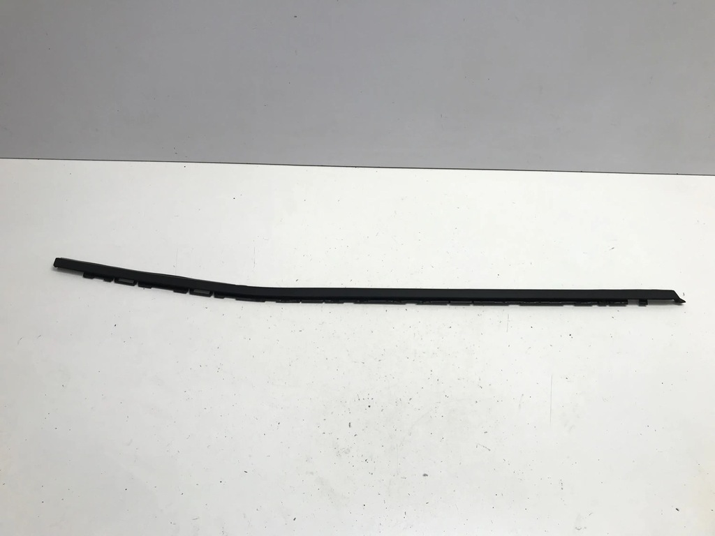 фото №1, Peugeot 408 ii p54 2023 молдинг уплотнитель наружная правый задняя 9840714480