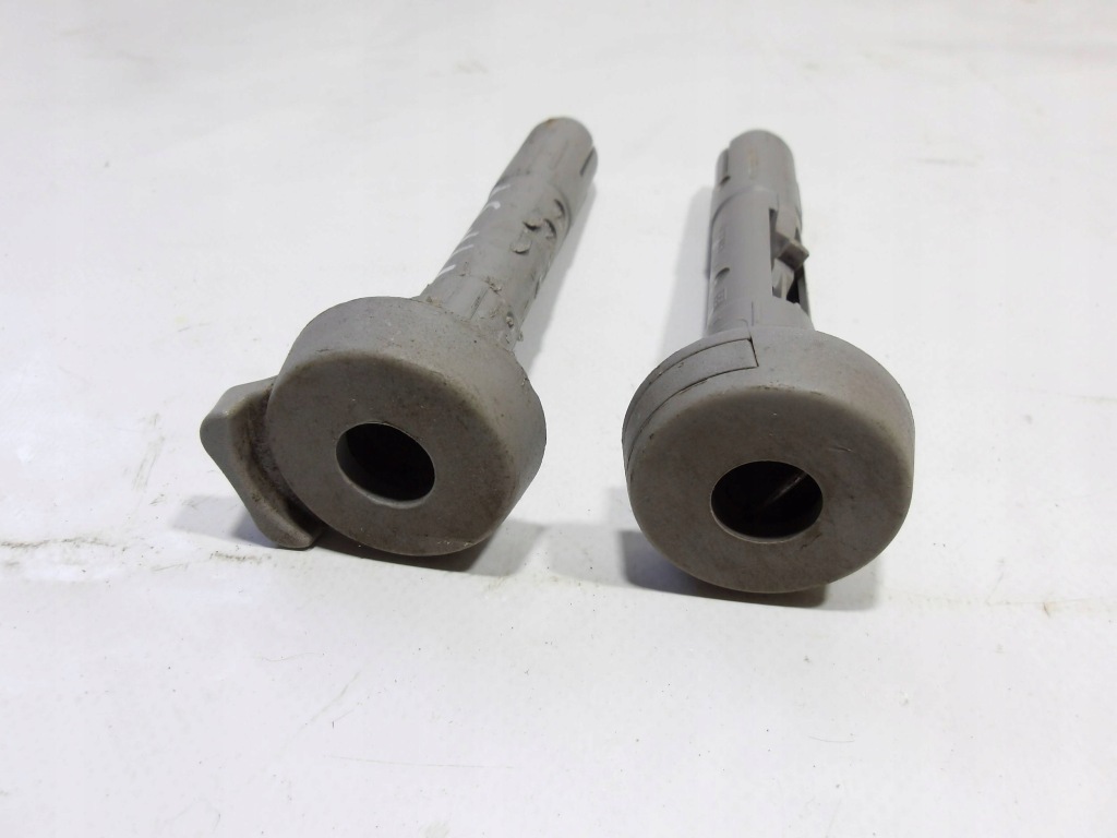 фото №1, Направляющая подголовник ford mondeo mk3 серая