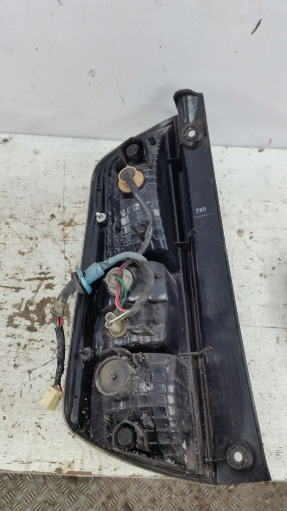 фото №4, Subaru justy 2012 лампа l/p задня