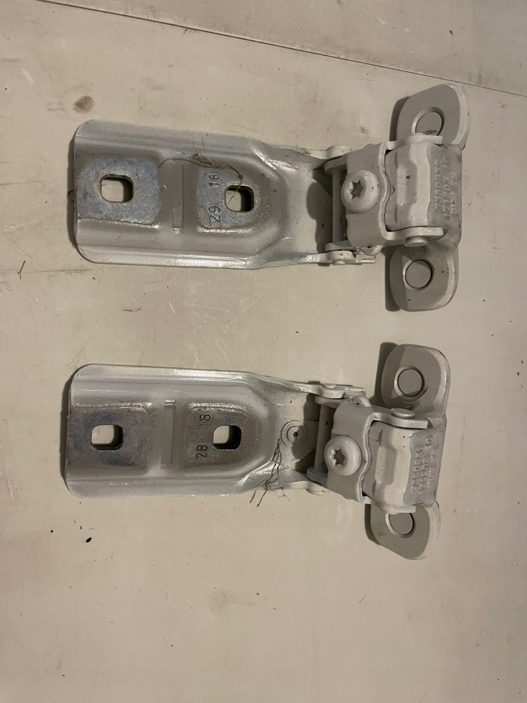 фото №1, Петлі кришки bmw x1 f48